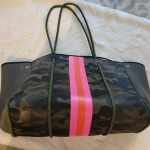 Shoulder tote bag in camo and and hot pink